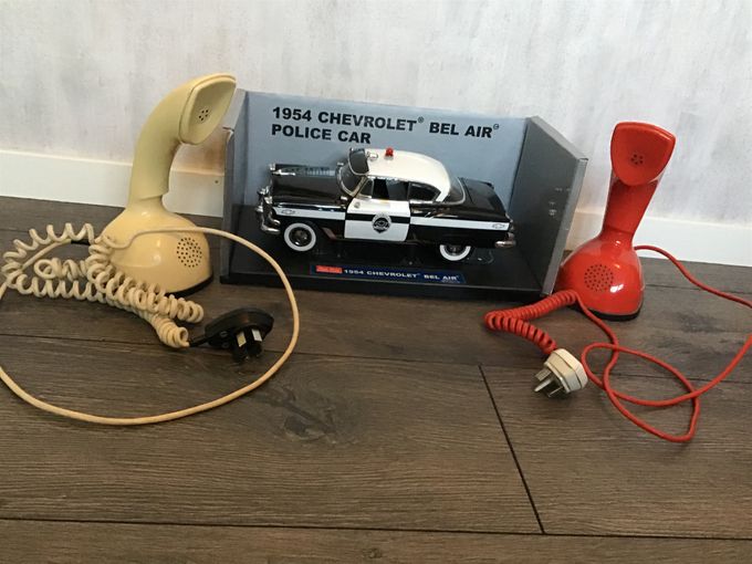 Cobratelefoner och modellbil 1:18