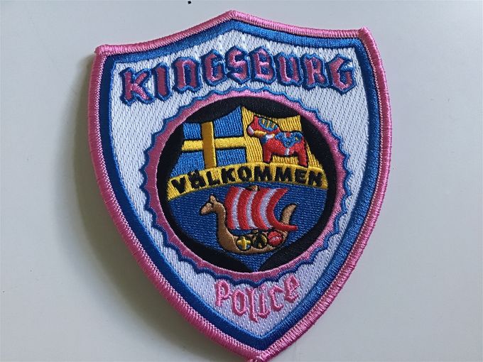 Kingsburg (mot cancer) kingsburg är en ort med en befolkning på 11 237 strax söder om Fresno i Fresno County, Kalifornien, USA. Staden är grundad av svenska emigranter i slutet på 1890-talet. I Kingsburg finns mycket svenskt, bland annat dalahästar, pannkakor och lingonsylt.