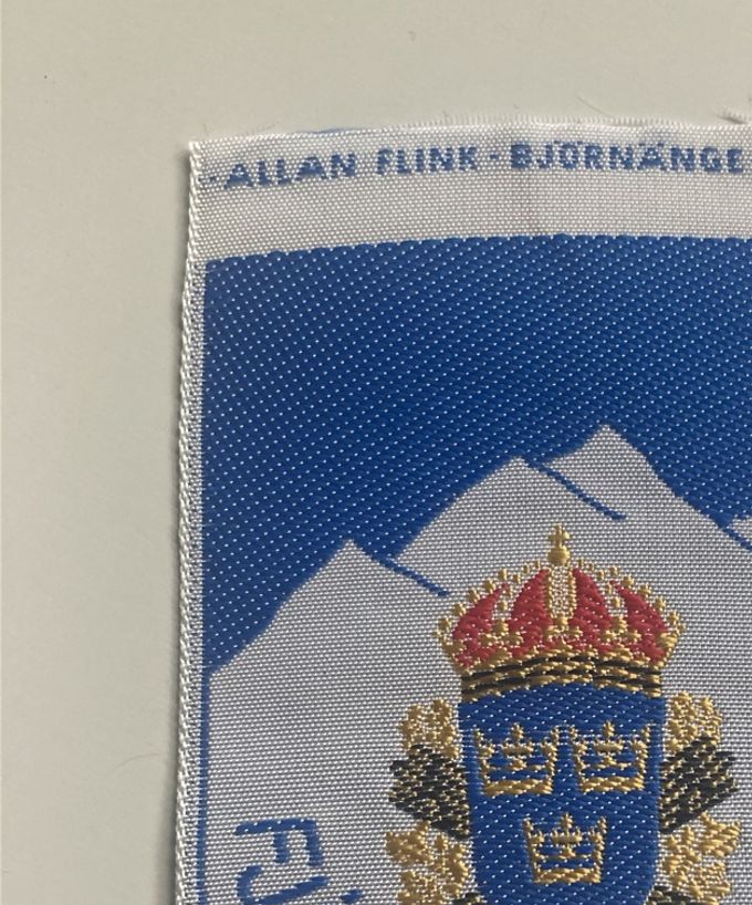 Vävt, sitter på skjorta eller tröja för användande inomhus
